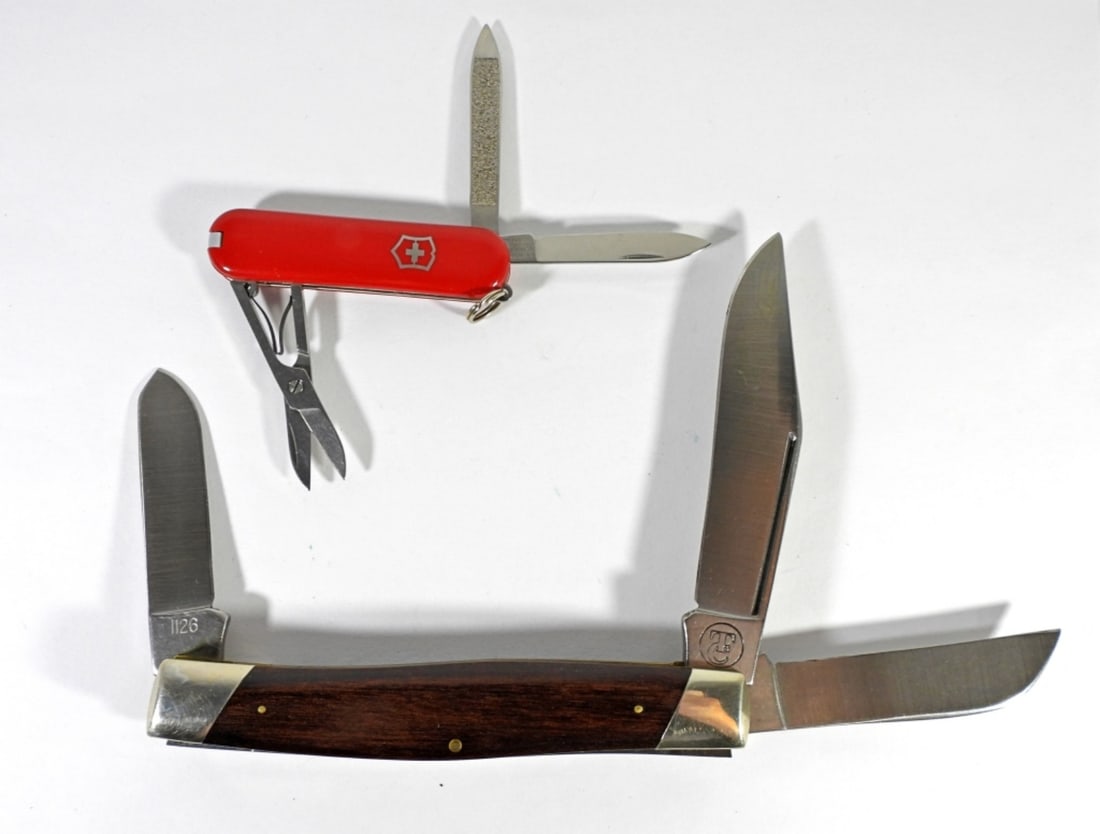 2 CTVINTAGE KNIVES (1 of 2)