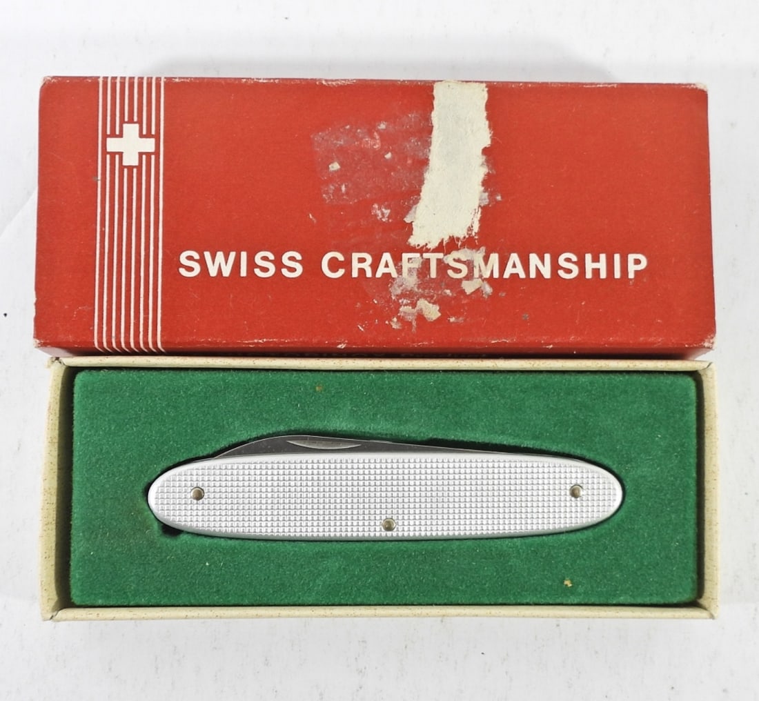 VICTORINOX RIBBED ALOX EXCELSIOR (1 of 3)