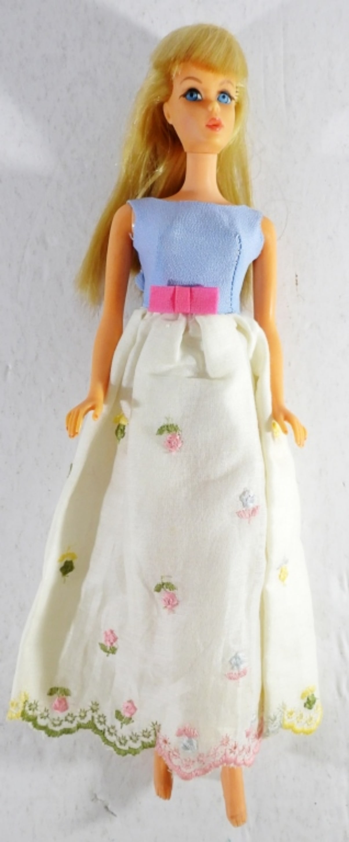 1966 VINTAGE ASH BLODE DOLL: BY MATTEL, IN GOOD CONDITION, LONG LASHES, TWIST AND TURNS