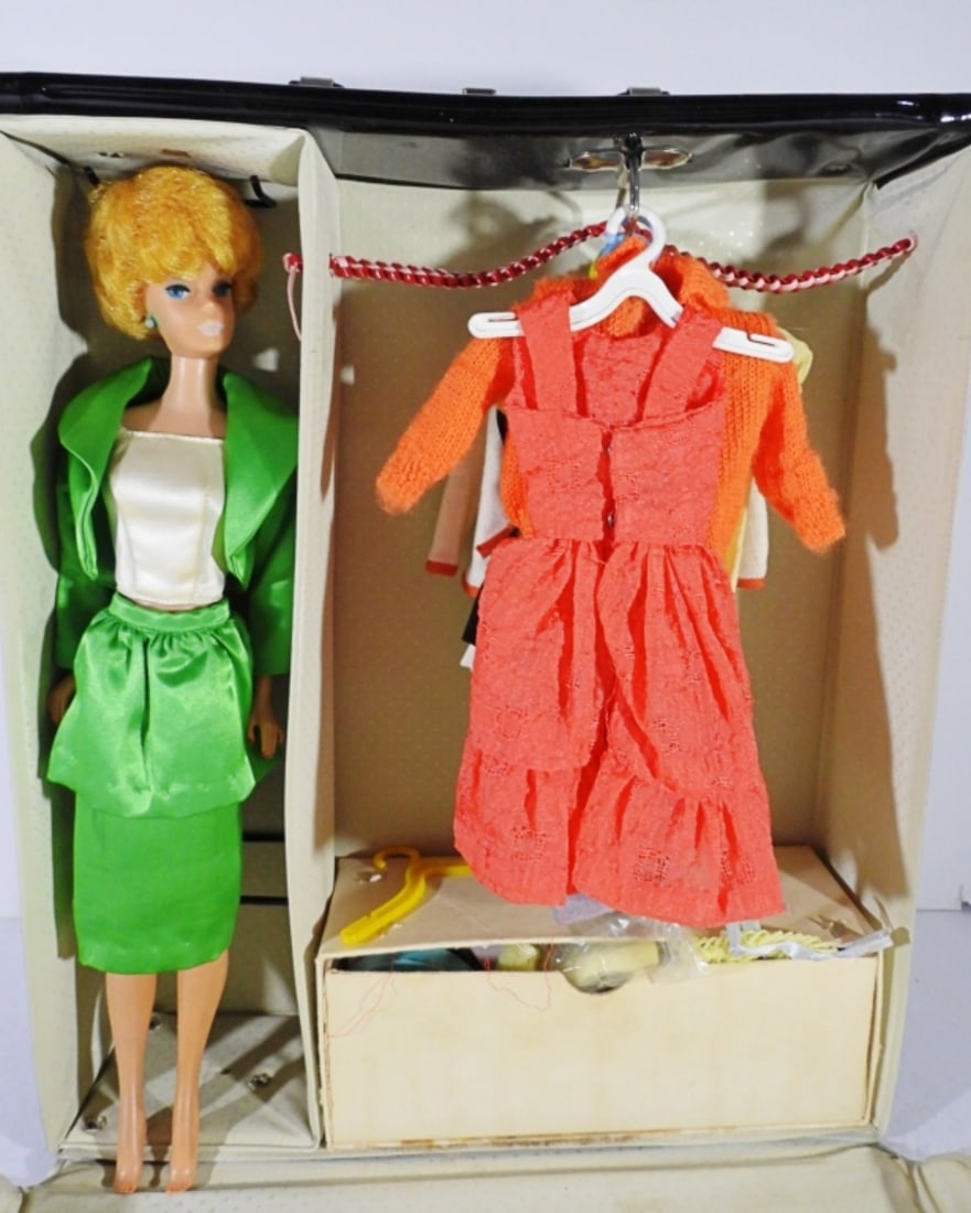 1964 BARBIE W/ CARRYING CASE PLUS (1 of 13)