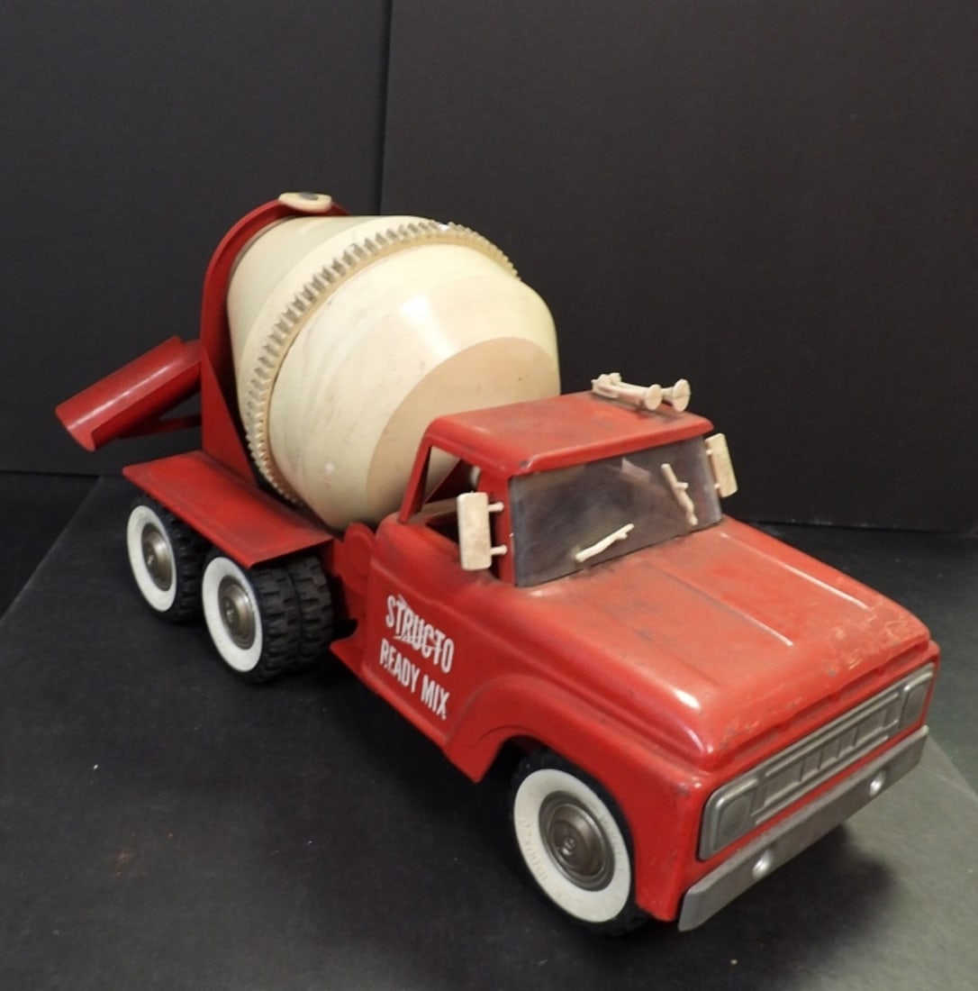 VTG STRUCTO READY MIX METAL TOY (1 of 5)