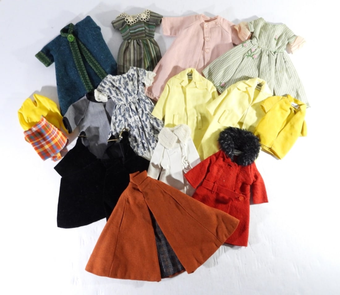 VINTAGE BARBIE CLOTHES - LARGE BAG (1 of 4)