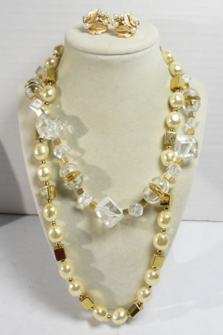 2 NAPIER NECKLACES & TRIFARI EARRINGS: TWO GOLD TONE AND BEADED NECKLACES FROM NAPIER, 18", 24".