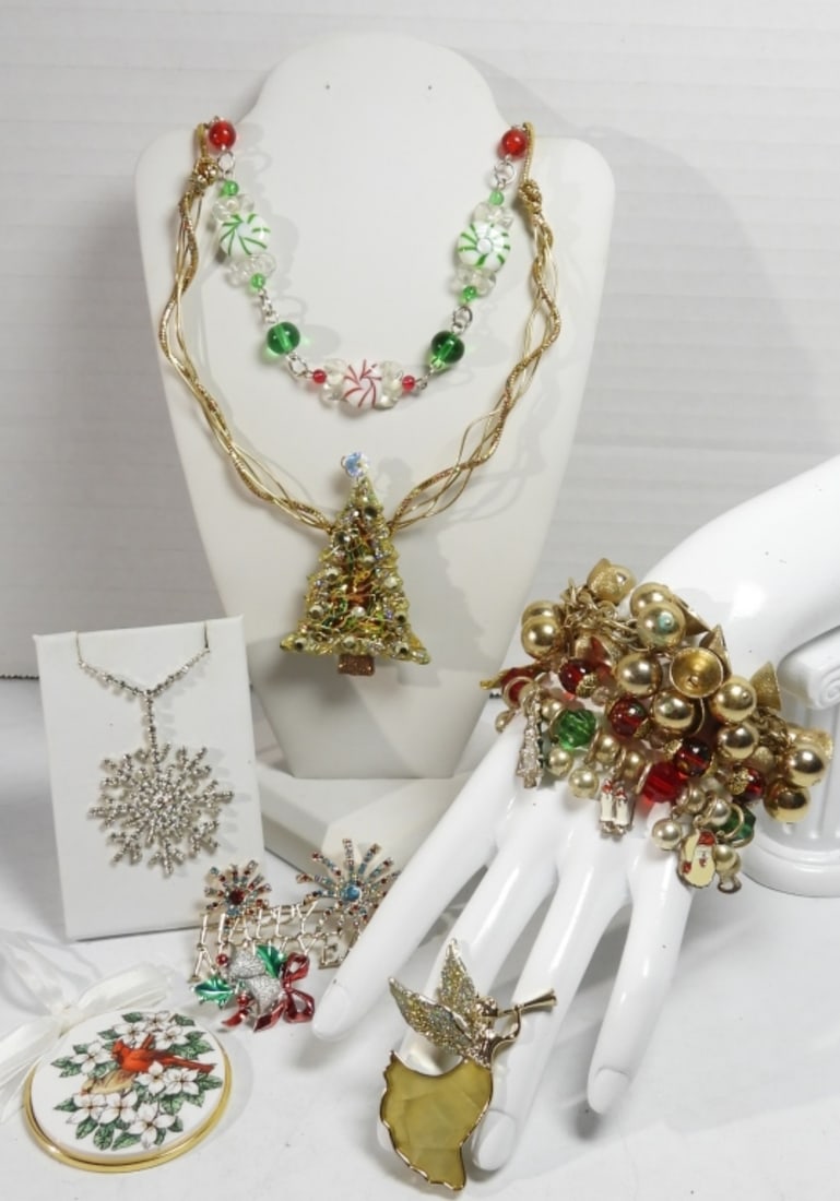 LOT OF 10 CHRISTMAS ITEMS & JEWELRY (1 of 4)