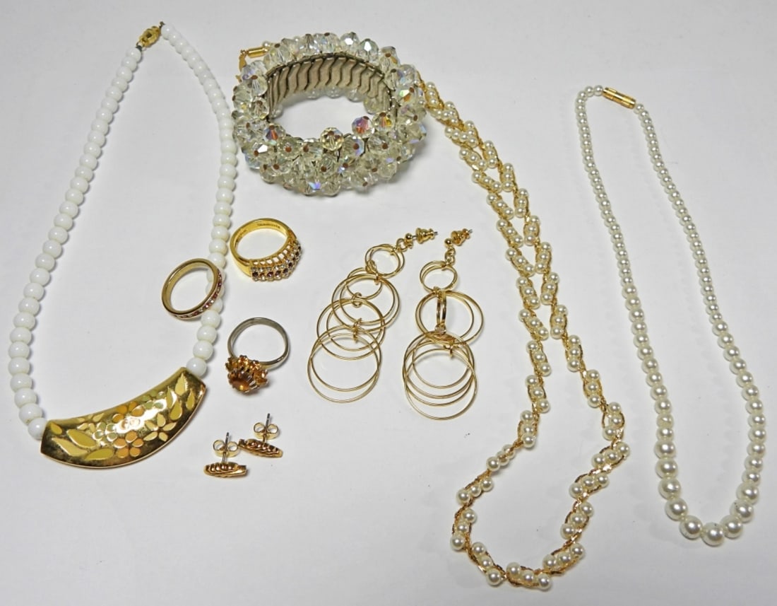 9 PC FAUX PEARL AND GOLD TONE JEWELREY (1 of 2)