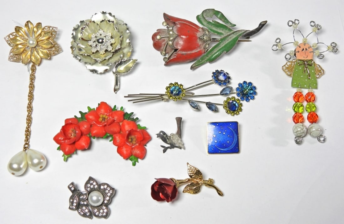 (10) BROOCHES - CORO & MORE: VARIOUS SIZES AND COLORS