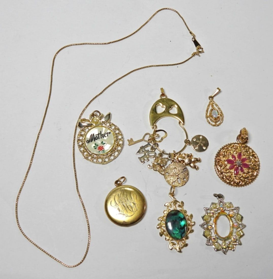 7CT PENDANTS 1 CHAIN VINTAGE GOLD TONE (1 of 2)