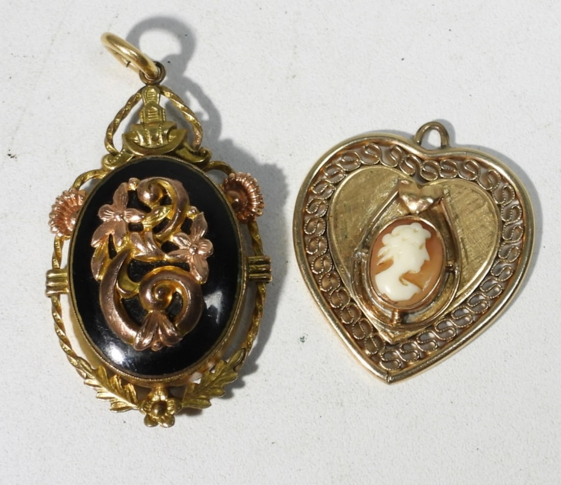 VINTAGE VAN DELL LOCKET & MORE (1 of 3)
