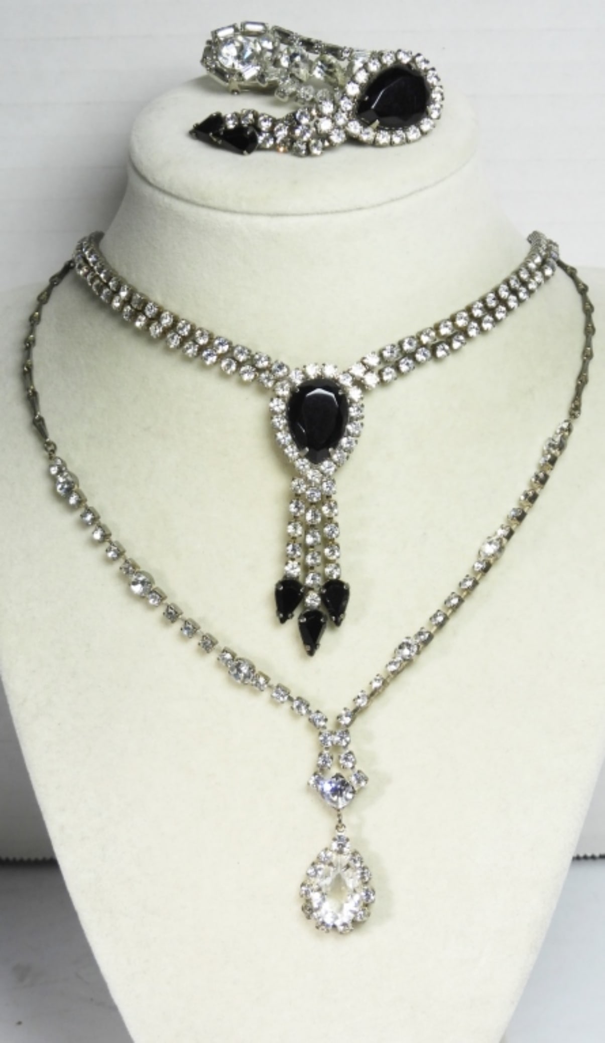 (2) RHINESTONE VINTAGE NECKLACES (1 of 4)