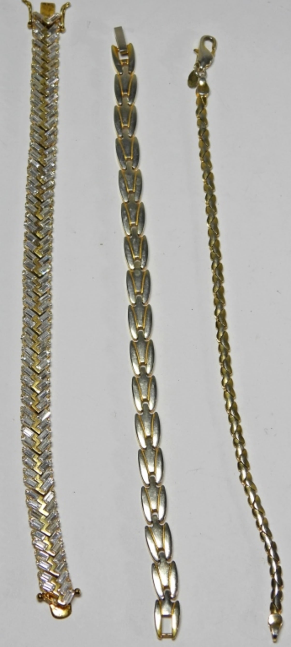 (3)FASHION BRACELETS: GOLD TONE WITH 7-7 1/2IN IN LENGTH