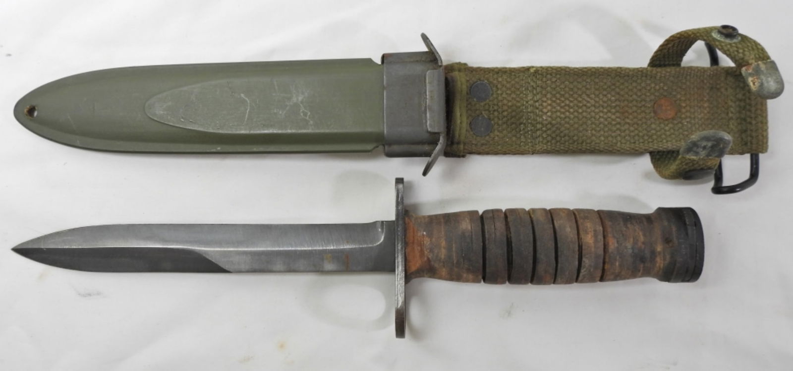 VINTAGE MILITARY STRAIGHT KNIFE (1 of 3)