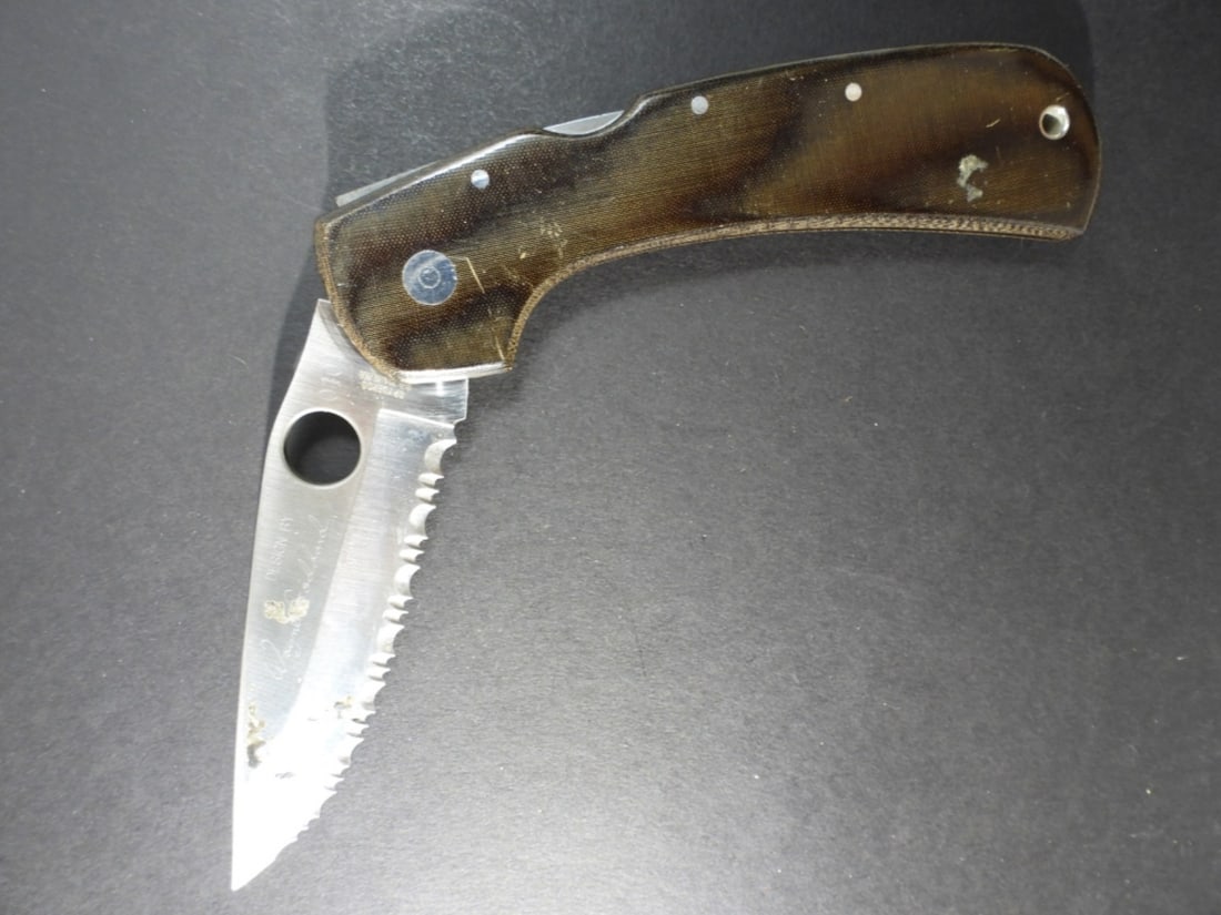 SPYDERCO G-2 FOLDING KNIFE (1 of 3)