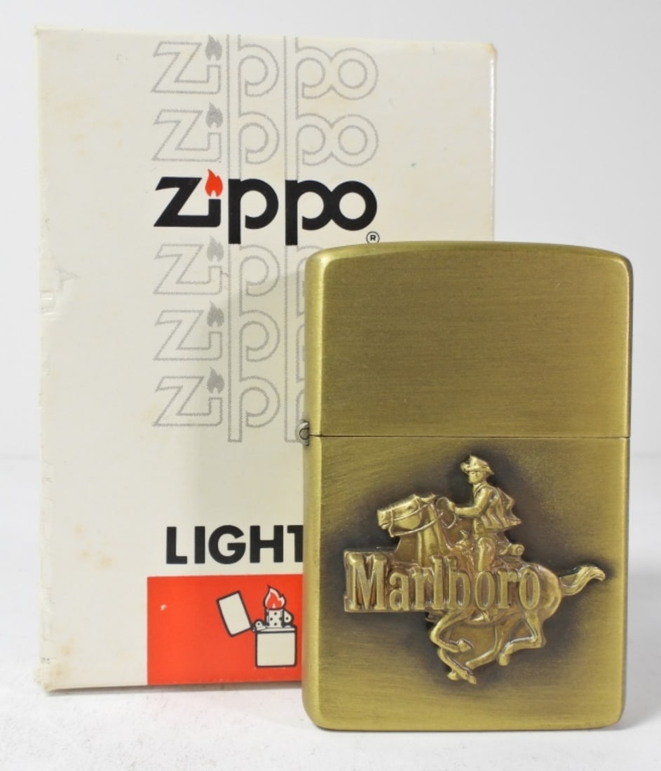 1982 UNFIRED MARLBORO BRASS ZIPPO: 1982 UNFIRED,MARLBORO BULLRIDER ON THE FRONT, IN A ZIPPO BOX
