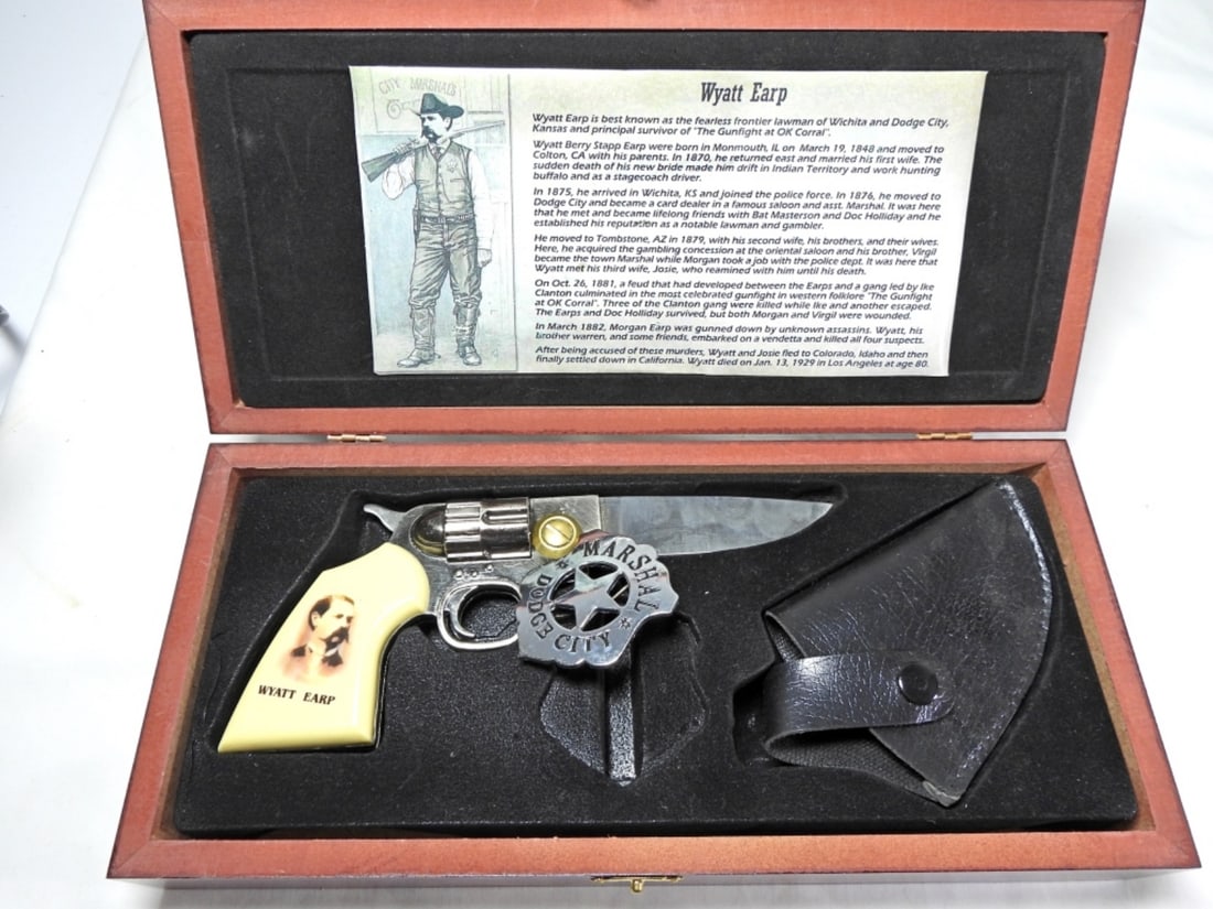 WYATT EARP COMMEM KNIFE in CASE (1 of 4)