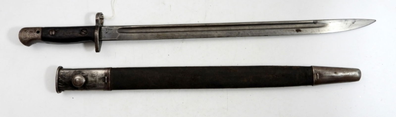 BRITISH ENFIELD WWI BAYONET (1 of 5)