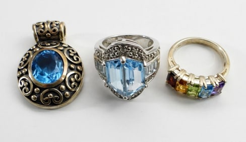 (2)GORGEOUS RINGS AND PENNDENT .925