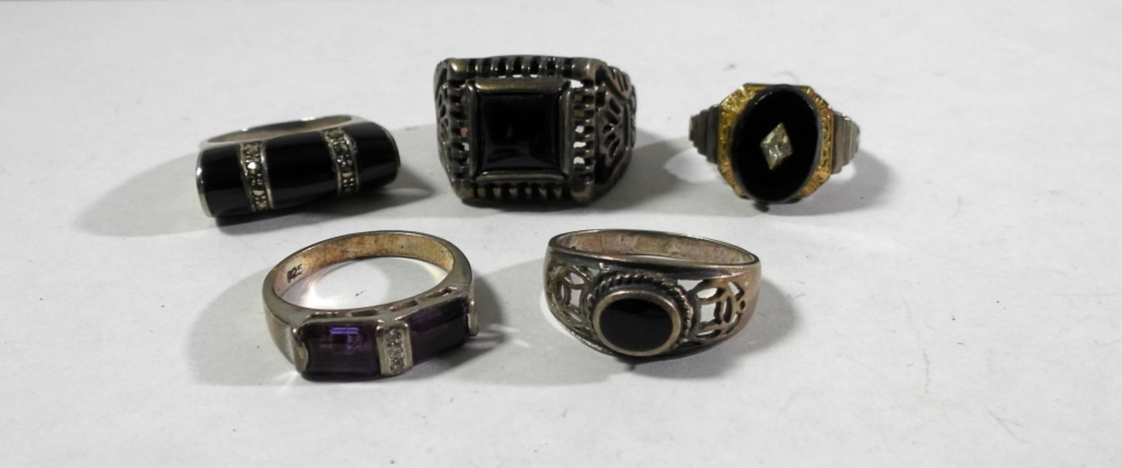(5) BLACK ONYX STERLING RING LOT: SIZES 6-11 1/2 BLACK ONYX AND GEM (18.6 DWT)