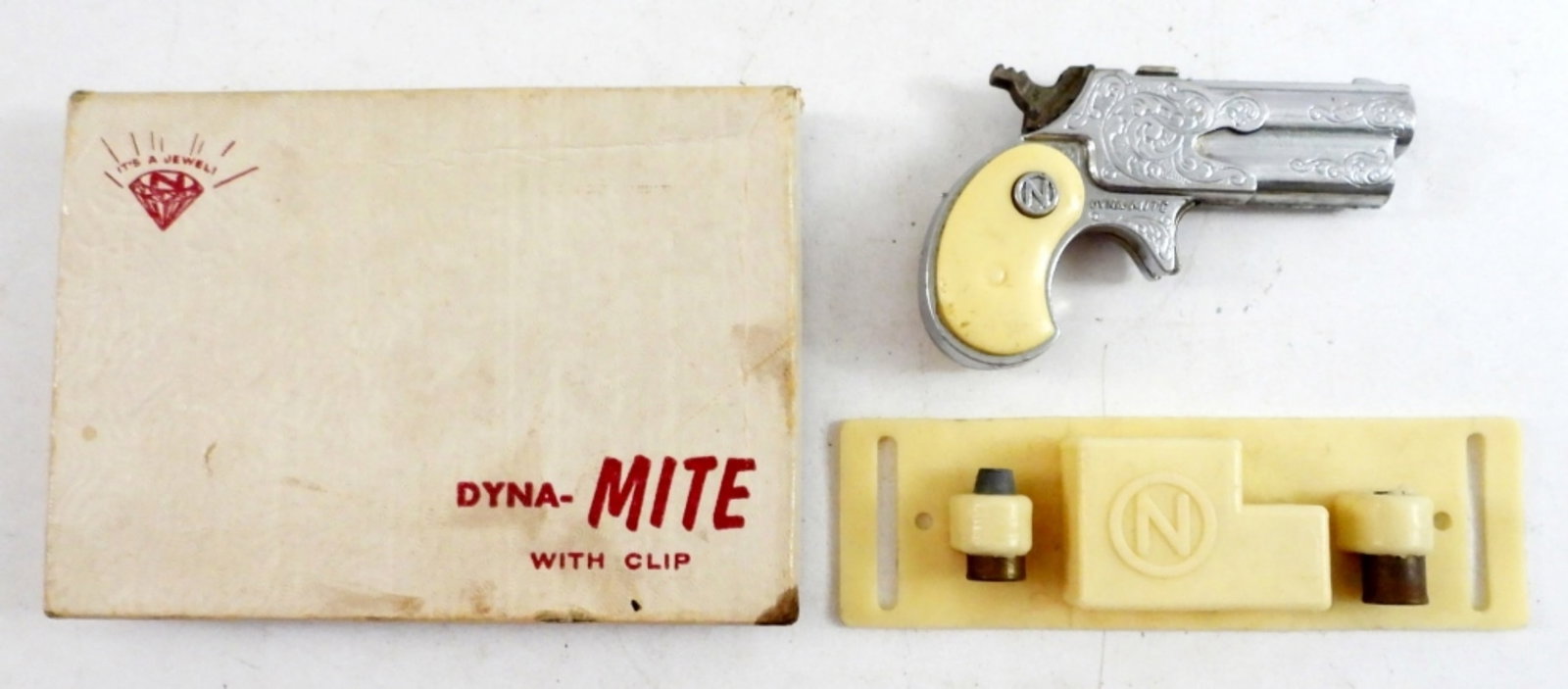 1957 DYNA-MITE CAP GUN IN ORIG BOX: VINTAGE 1957 NICHOLS DYNA-MITE DERRINGER CAP GUN WITH CLIP BULLETS AND OUTER BOX