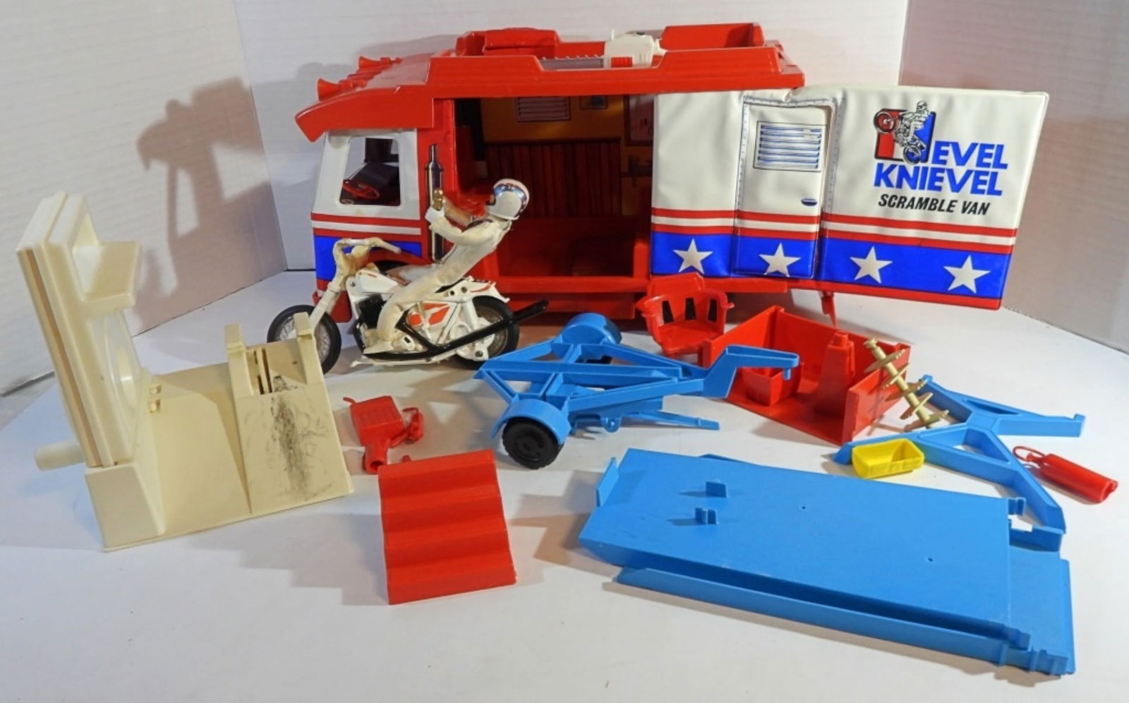 EVEL KNIEVEL SCRAMBLE VAN w/BIKE (1 of 10)