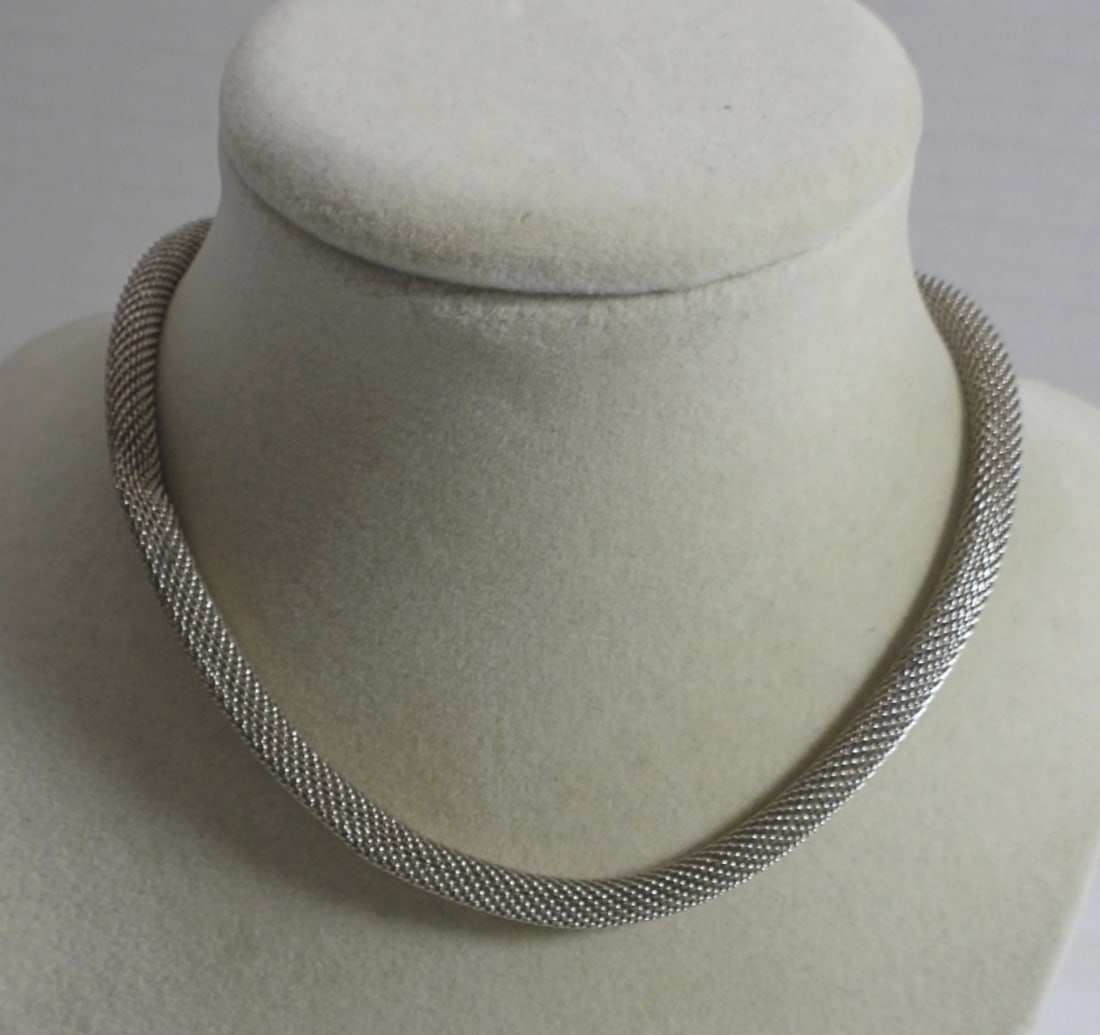 SPARKLY JEWELRY LOT: NECKLACE 15 1/2in LONG WITH MAGNETIC CLASP BRACELET 7in LONG RING SIZE 5