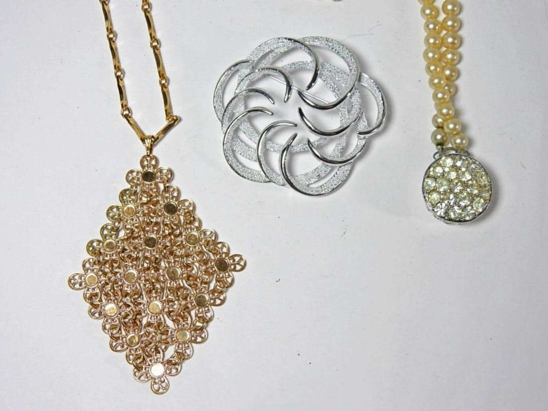 (3)UNIQUE SARAH COV LOT (1 of 1)