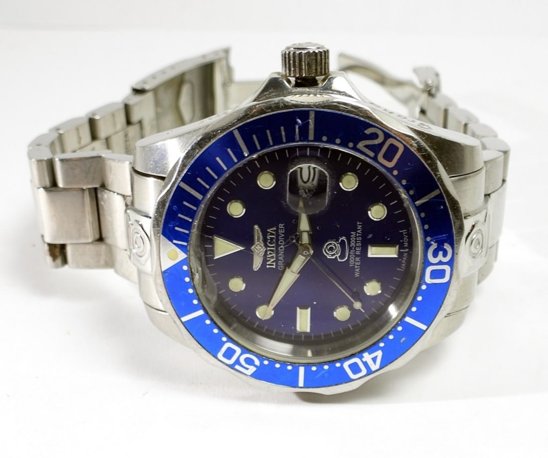 PROFESSIONAL INVICTA GRAND DIVER WATCH (1 of 3)