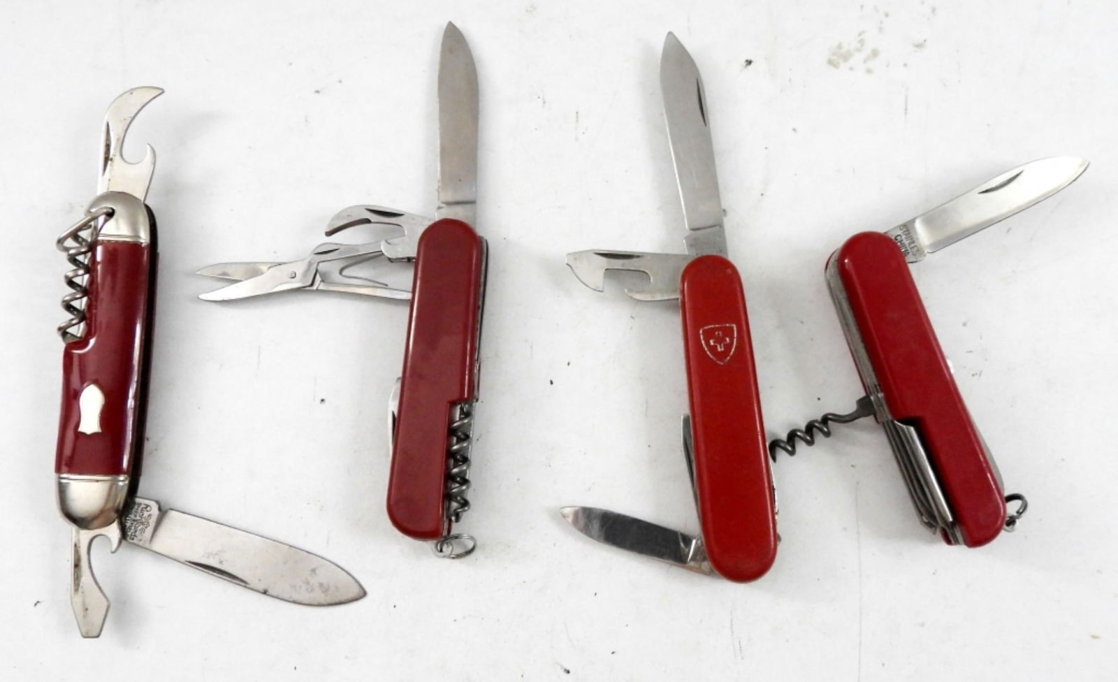 (4) MULTI USE SWISS ARMY KNIVES (1 of 2)
