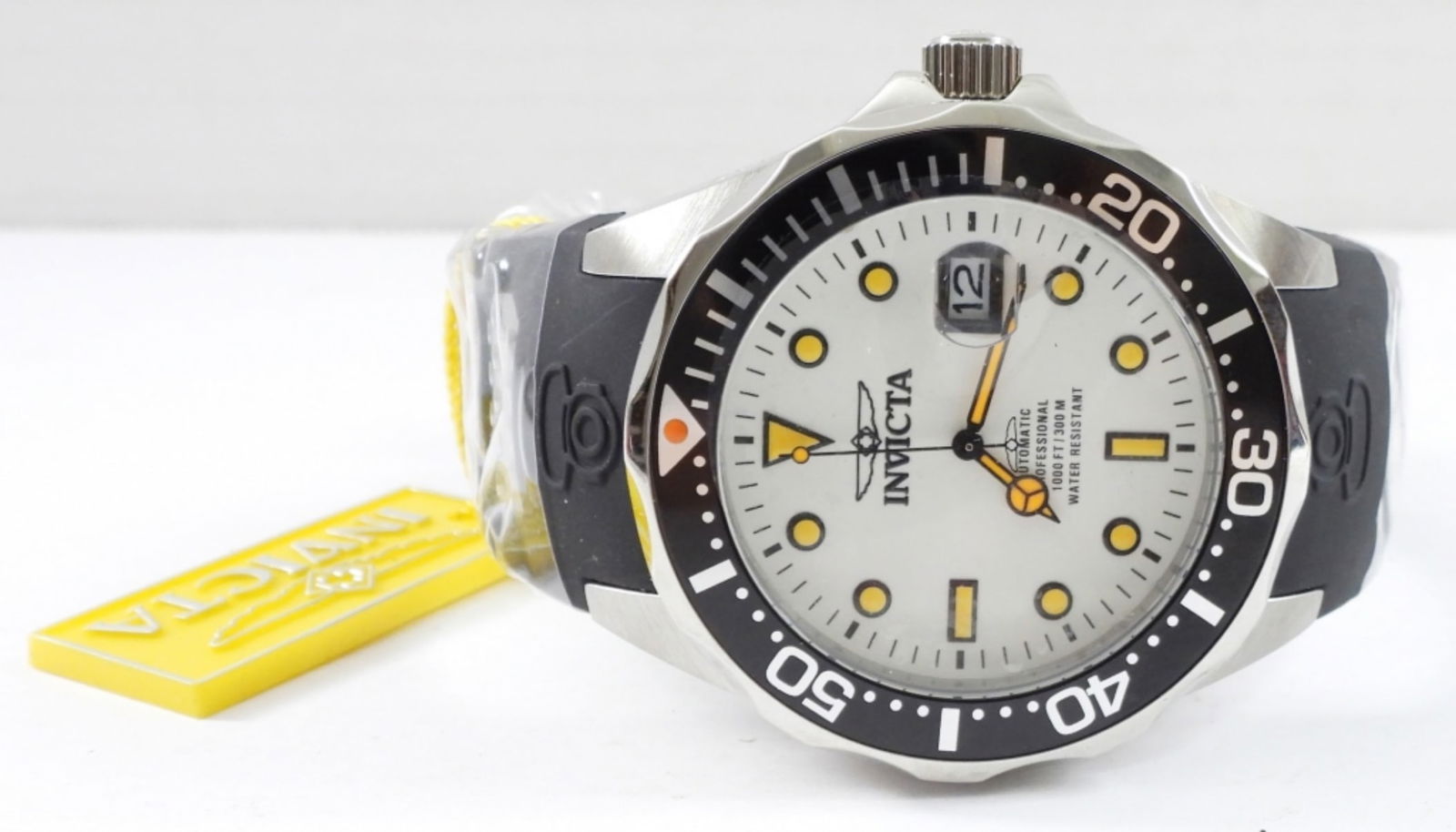 INVICTA AUTOMATIC #11753 MEN's WATCH: PRO DIVER - NEW with TAGS & missing PAPER/CERTS - NOT TESTED AS TO WORKING CONDITION -