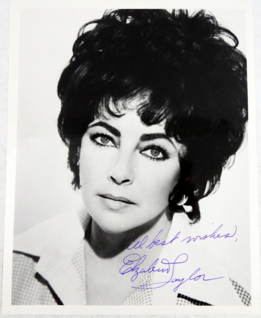 ELIZABETH TAYLOR SIGNED HEADSHOT PHOTOGRAPH (1 of 2)