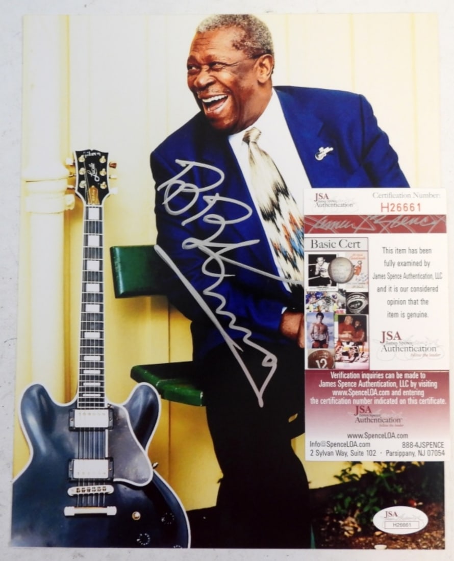 BB KING AUTOGRAPHED PHOTO WITH COA: BB KING AUTOGRAPHED PHOTO WITH COA. JSA# H26661