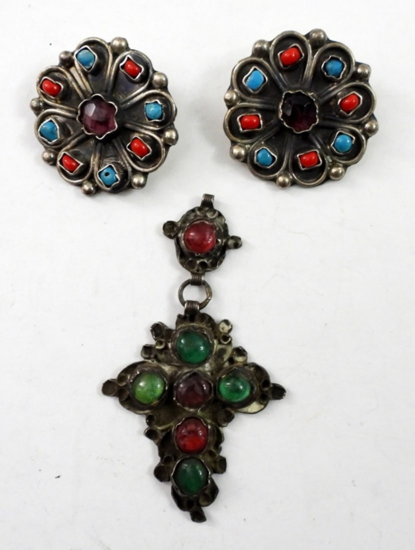 VTG SOUTHWEST STERLING JEWELRY LOT: TURQUOISE / CORAL / AMETHYST - CROSS PENDANT & CLIP-ON EARRINGS (19 DWT)