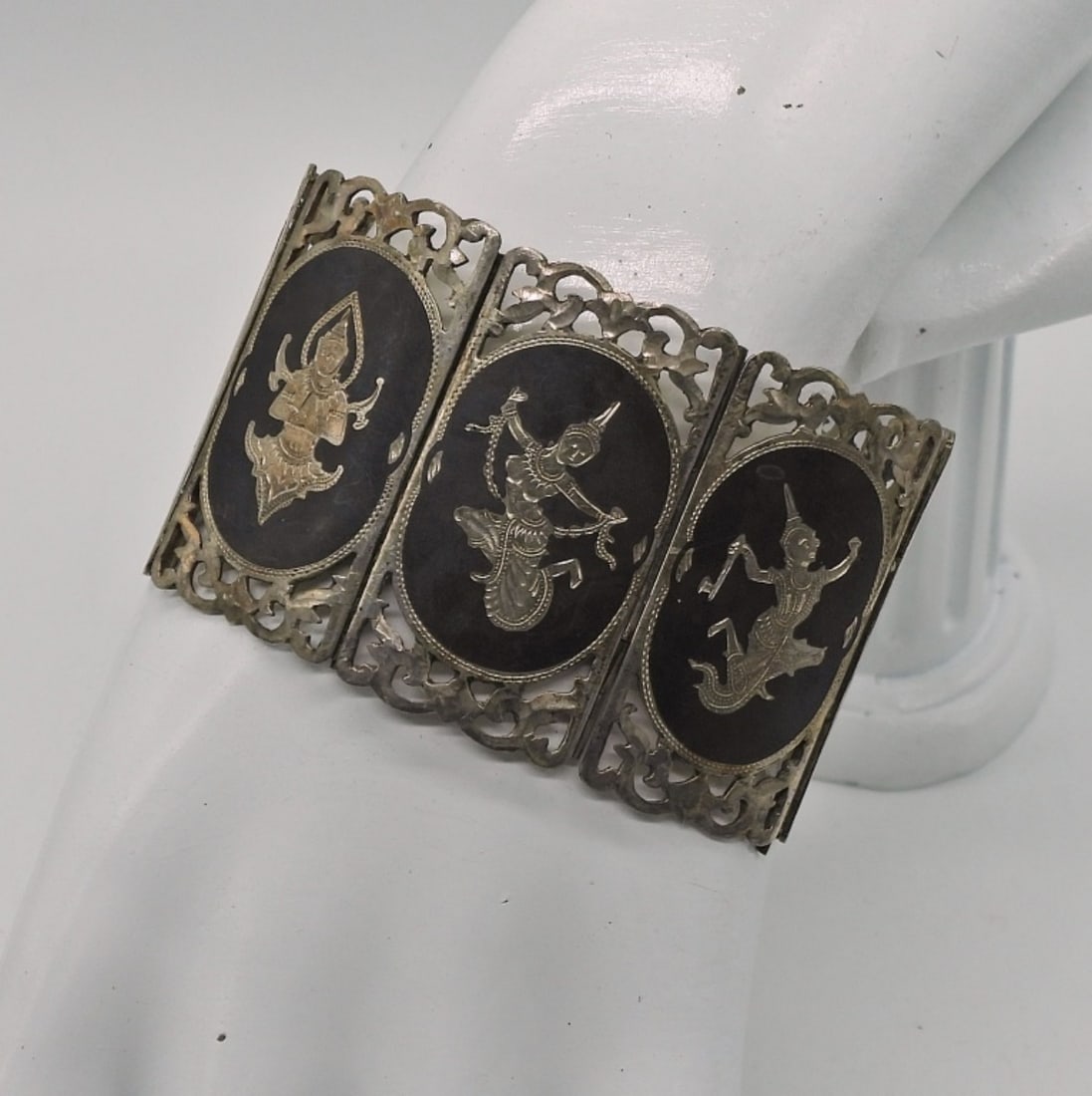 SIAM STERLING BRACELET (1 of 3)