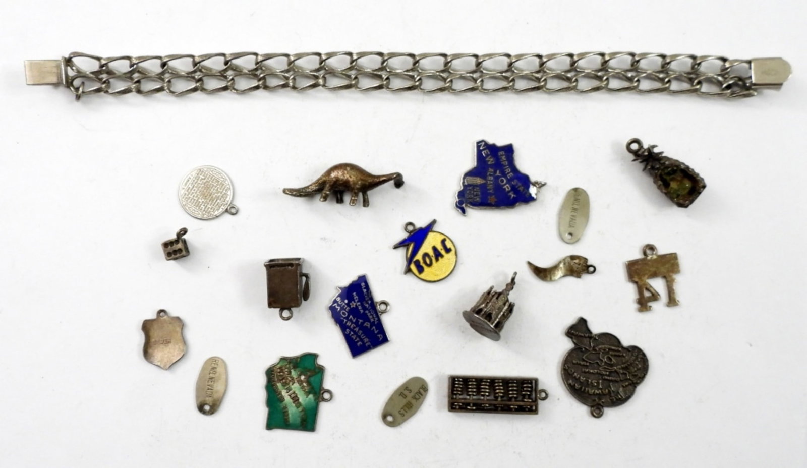 VINTAGE CHARM BRACELET w/ 19 CHARMS: VINTAGE CHARM BRACELET w/ 19 CHARMS.33.8 DWT