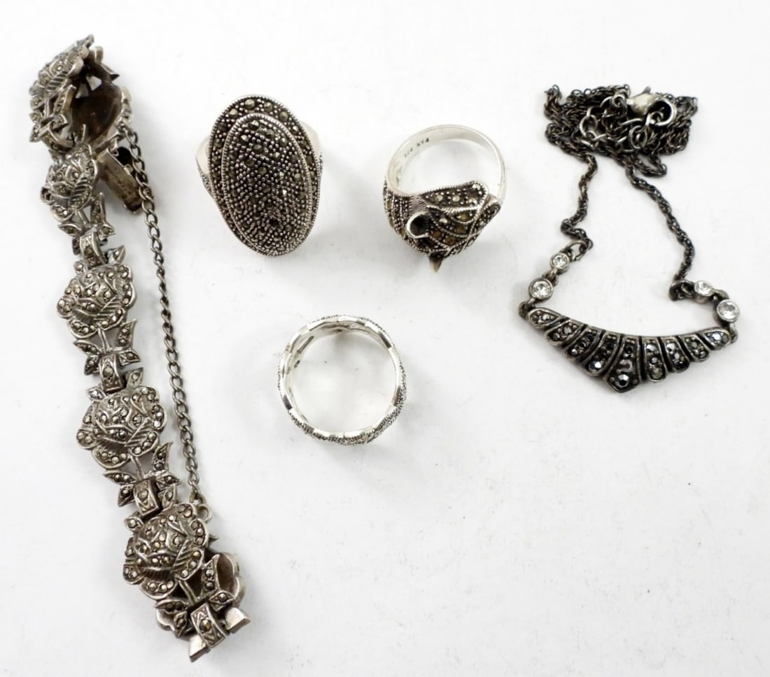 MARCASITE STERLING JEWELRY LOT -: PANTHER RING SIZE 8, OVAL RING SIZE 7 missing 1 gem, "L" INITIAL RING SIZE 7, ROSE BRACELET 7", NECKLACE 16" (33 DWT)