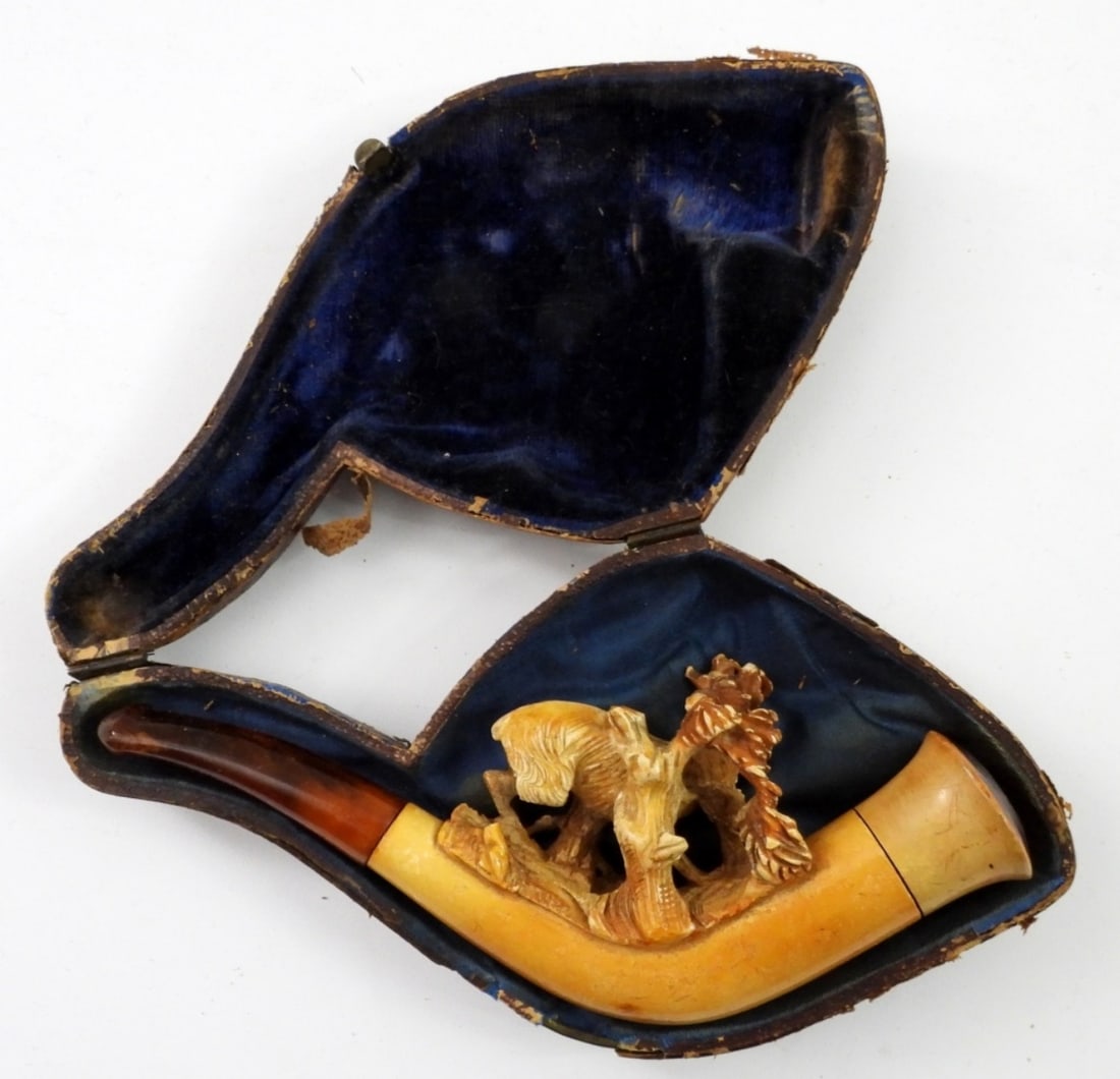 ANTIQUE MEERSCHAUM PIPE in CASE (1 of 2)