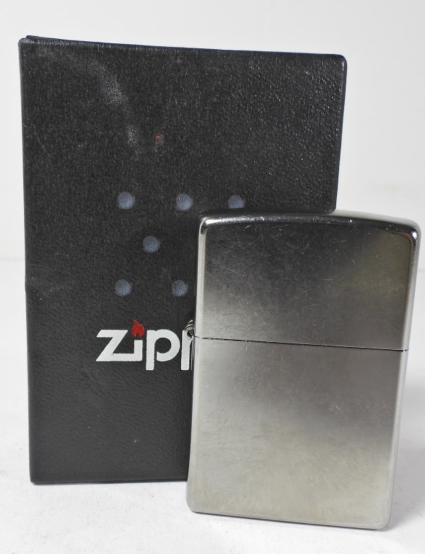 2015 SEALED ZIPPO LIGHTER (1 of 3)