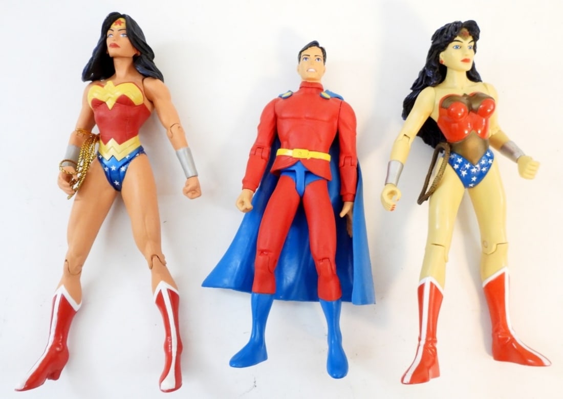 (3) SUPERMAN AND WONDERWOMEN: 6-7in TALL ALL IN GOOD CONDITION