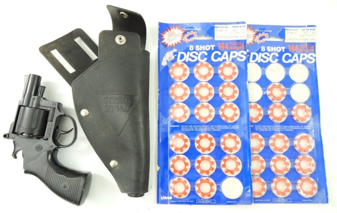 VINTAGE WASP CAP GUN TOY BY EDISON: COMES WITH HOLSTER AND DISC CAPS NOT TESTED