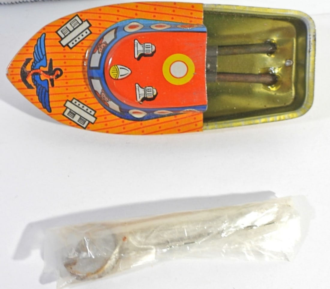 TIN TOY REPRODUCTION SPEED BOAT: TIN SPEED BOAT REPRODUCTION GREAT CONDITION