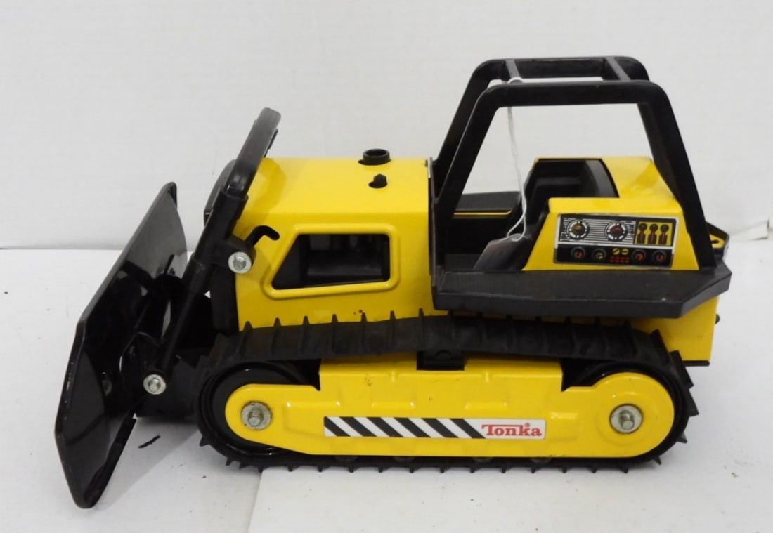 TONKA BULLDOZER PRESSED STELL (1 of 3)