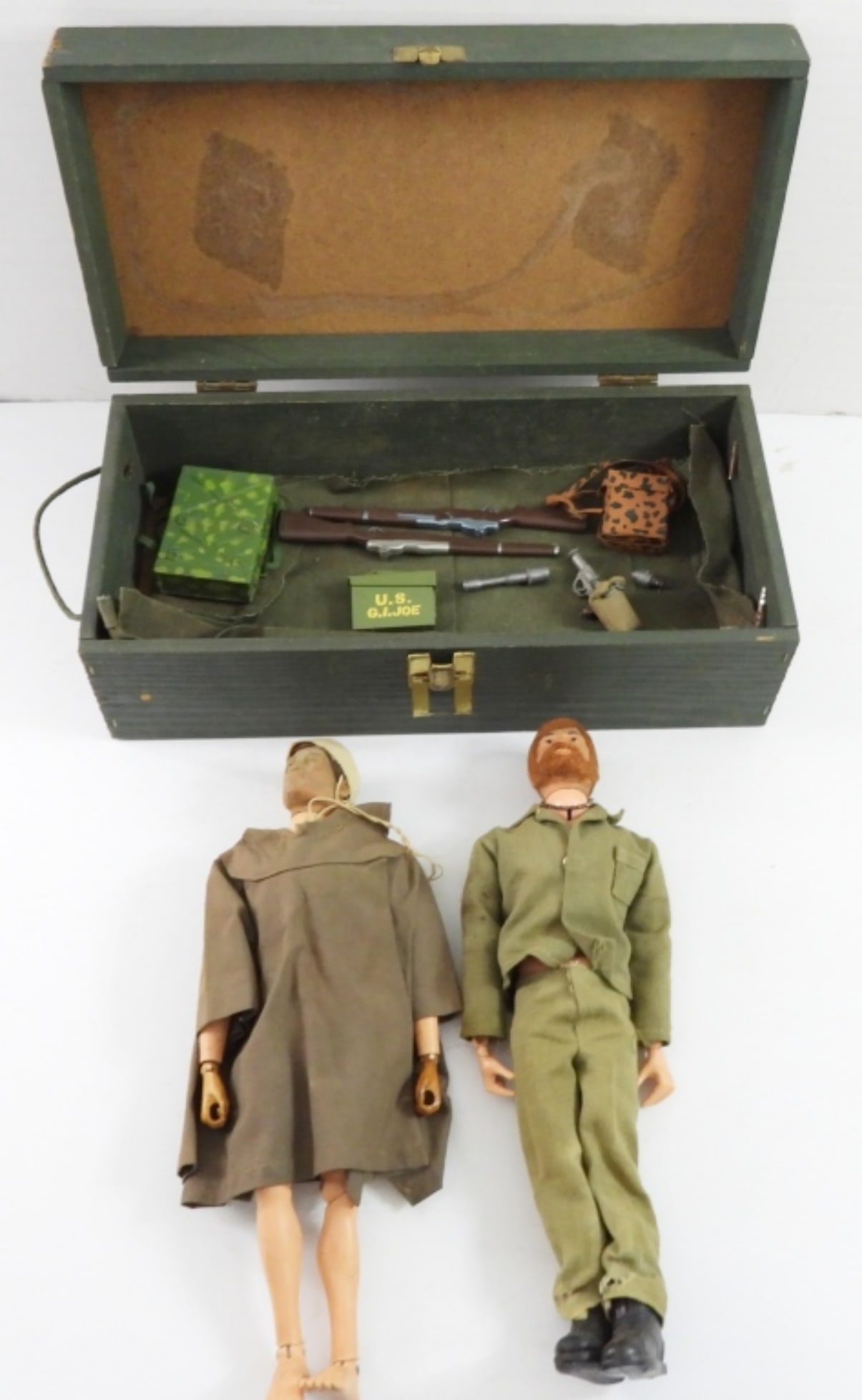2VINTAGE 1964 GI JOE FIGURES W/FOOT LOCKER (1 of 5)