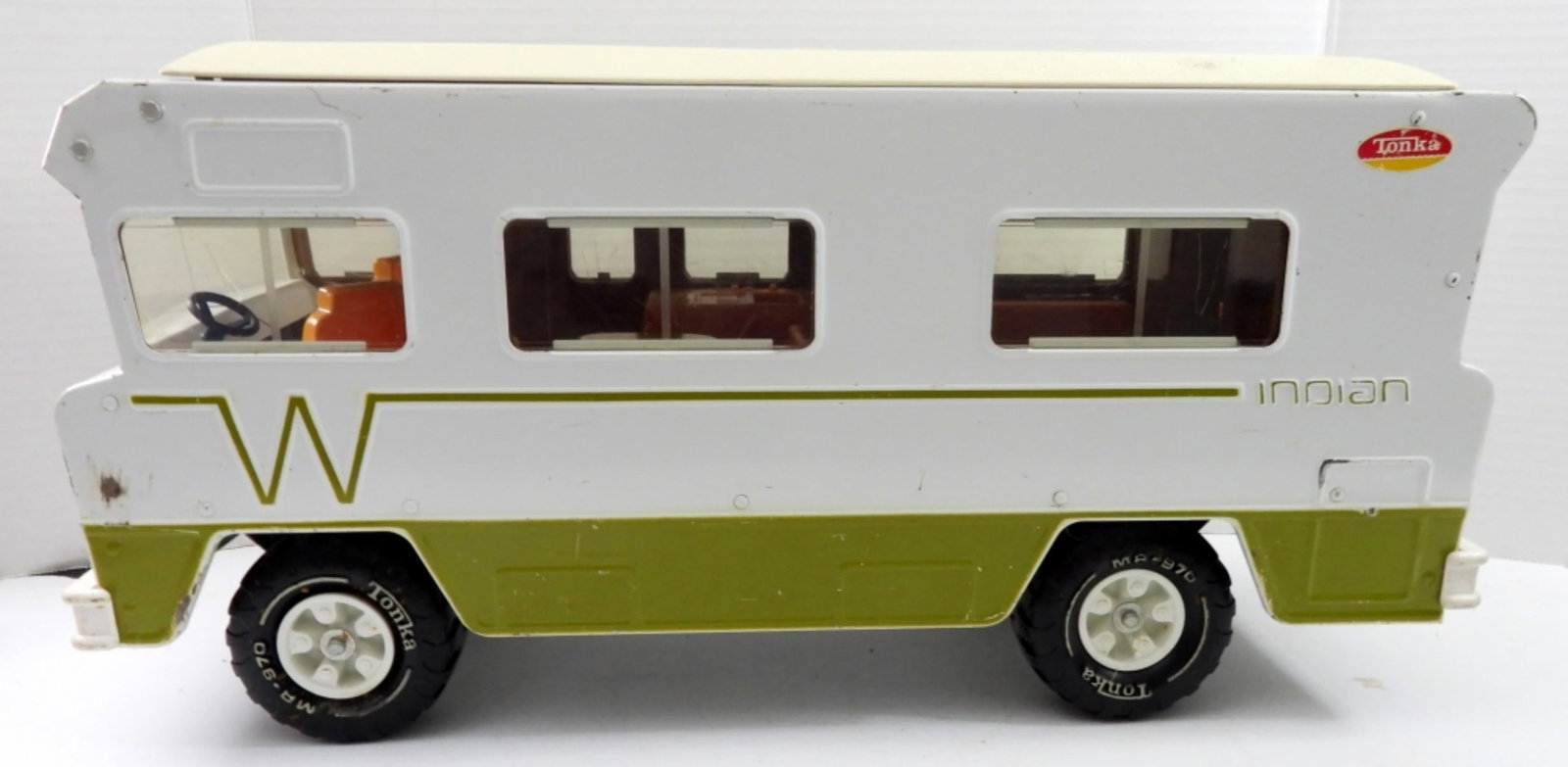 1970 VINTAGE TONLA WINNEBAGO RV CAMPER: 1970 VINTAGE TONKA WINNEBAGO INDIAN RV CAMPER TOY 22" STEEL RV CAMPER