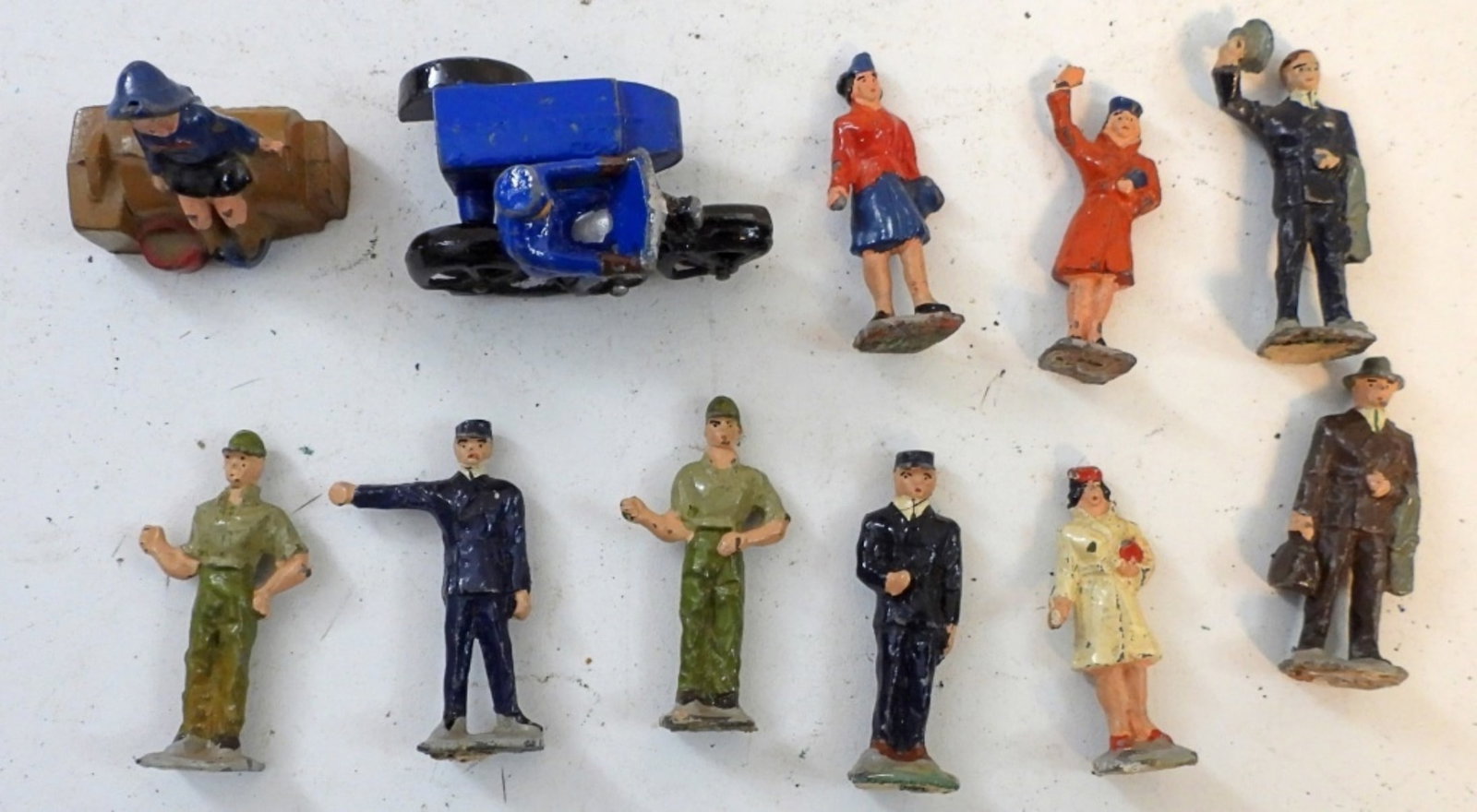 11 VINTAGE DIECAST MINIATURE LEAD FIGURINES: LOT OF 11 VINTAGE 0 SCALE LEAD MEN, WOMEN FIGURINES 1-5/8 TALL