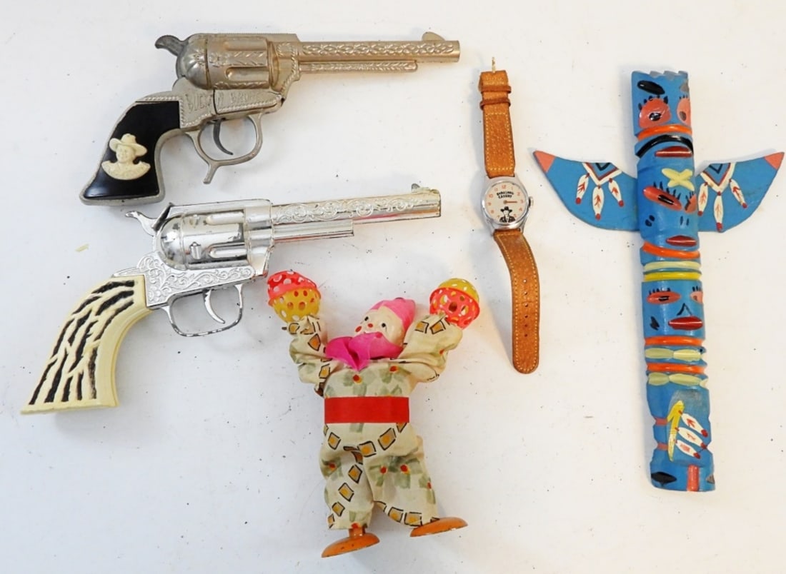 5 PIECE VINTAGE TOY LOT: 2 VINTAGE CAP GUNS 1( HOPALONG CASSIDY) A HOPALONG CASSIDY WATCH( NOT TESTED AS TO WORKING OR NOT) AND A VINTAGE CLOWN AND A TOTEM POLE