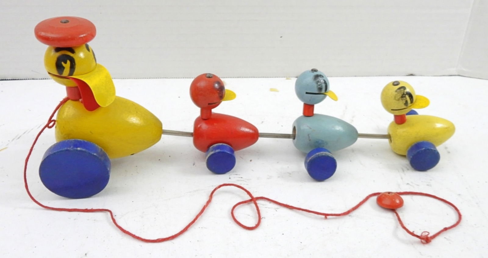 1930s FISHER PRICE DUCK FAMLIY PULL TOY (1 of 2)