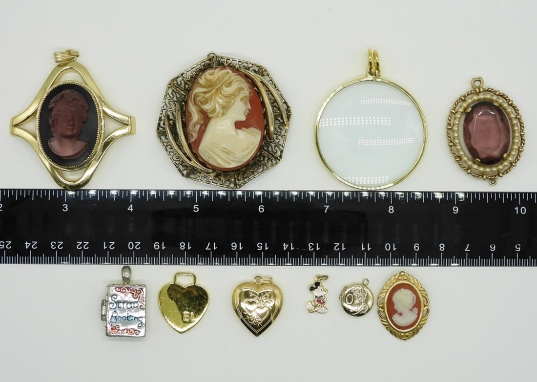 (10) VINTAGE PENDANTS-CAMEOS: TEN VINTAGE GOLD AND SIVLER TONE PENDANTS. CAMEOS, MICKEY MOUSE, LOCKETS & MORE.