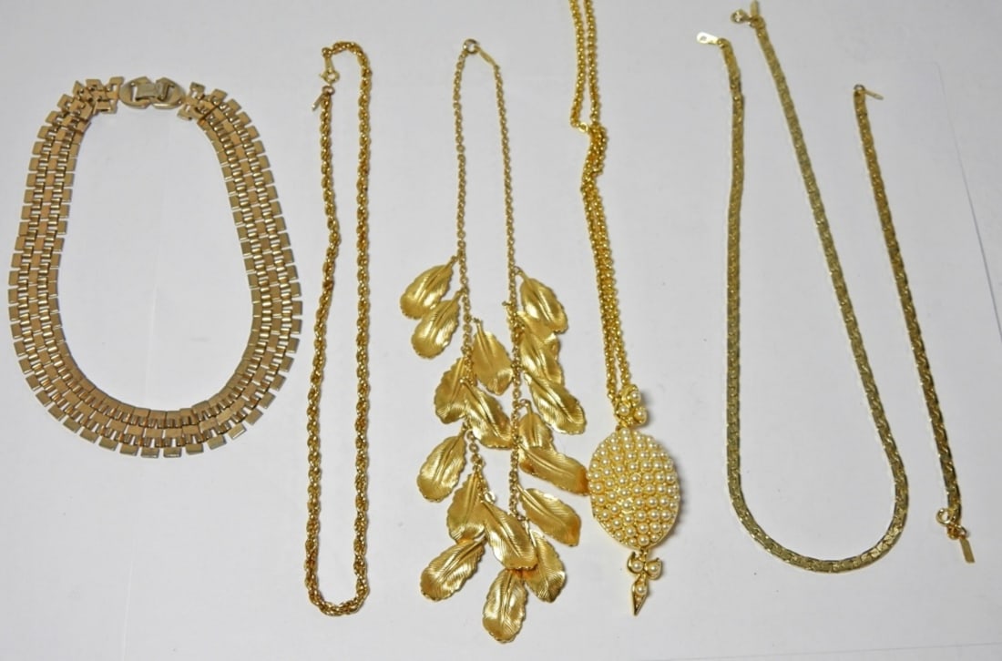 6 PIECES OF GOLD TONE JEWELRY (1 of 3)