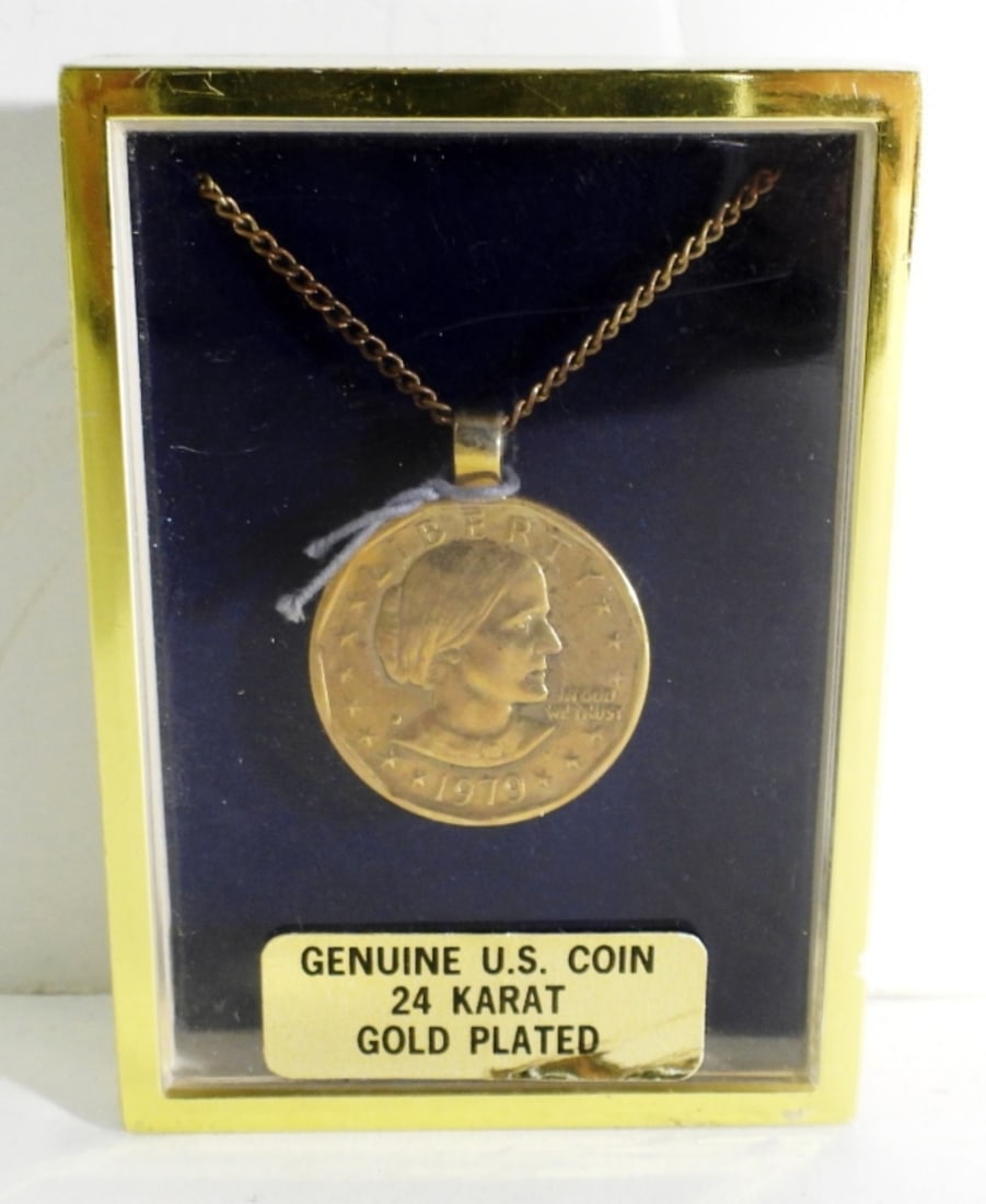 1979 SUSAN B ANTHONY 24K GP NECKLACE: 1979 SUSAN B ANTHONY 24K GOLD PLATED U.S. COIN ON A CHAIN.