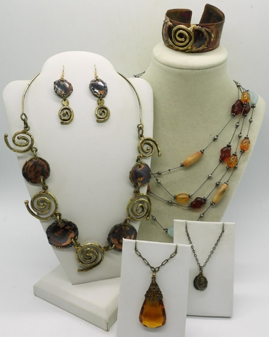 FASHION NECKLACES & HANDMADE SET (1 of 4)