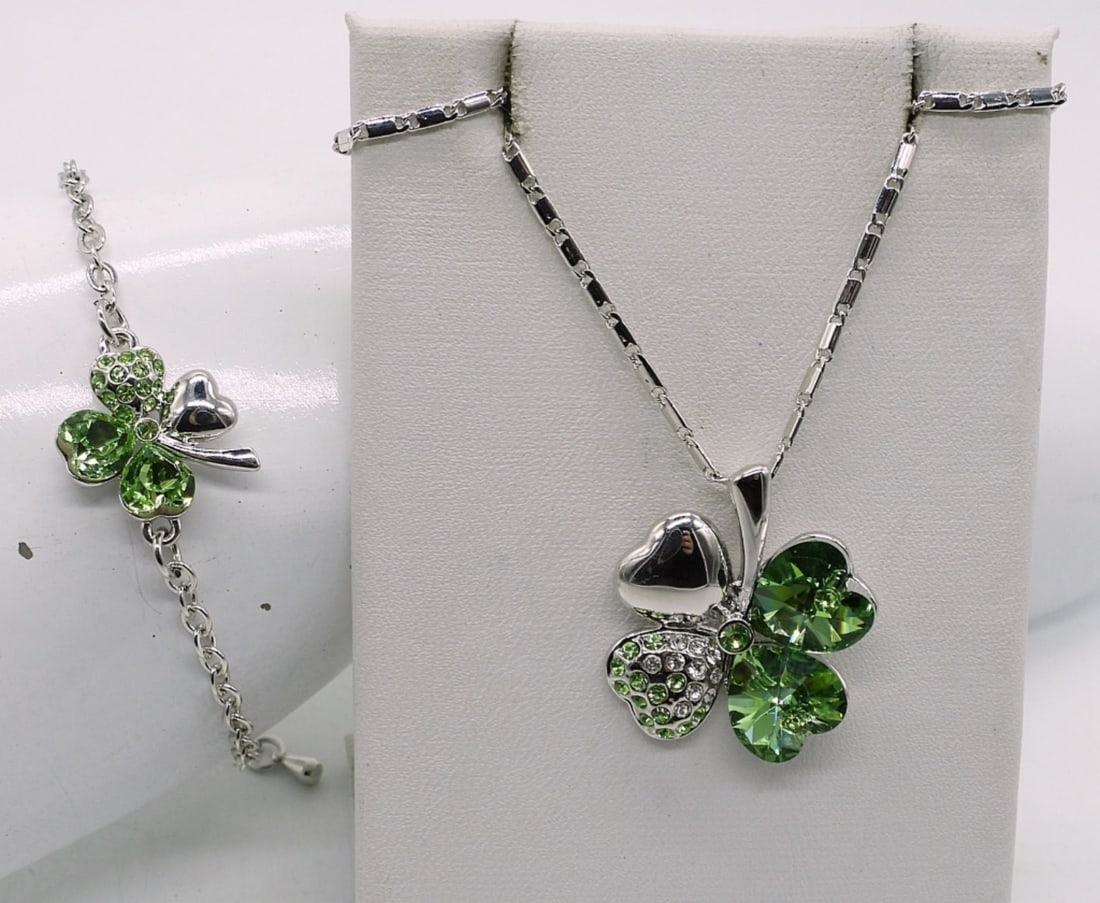 FOUR LEAF CLOVER SET (1 of 1)